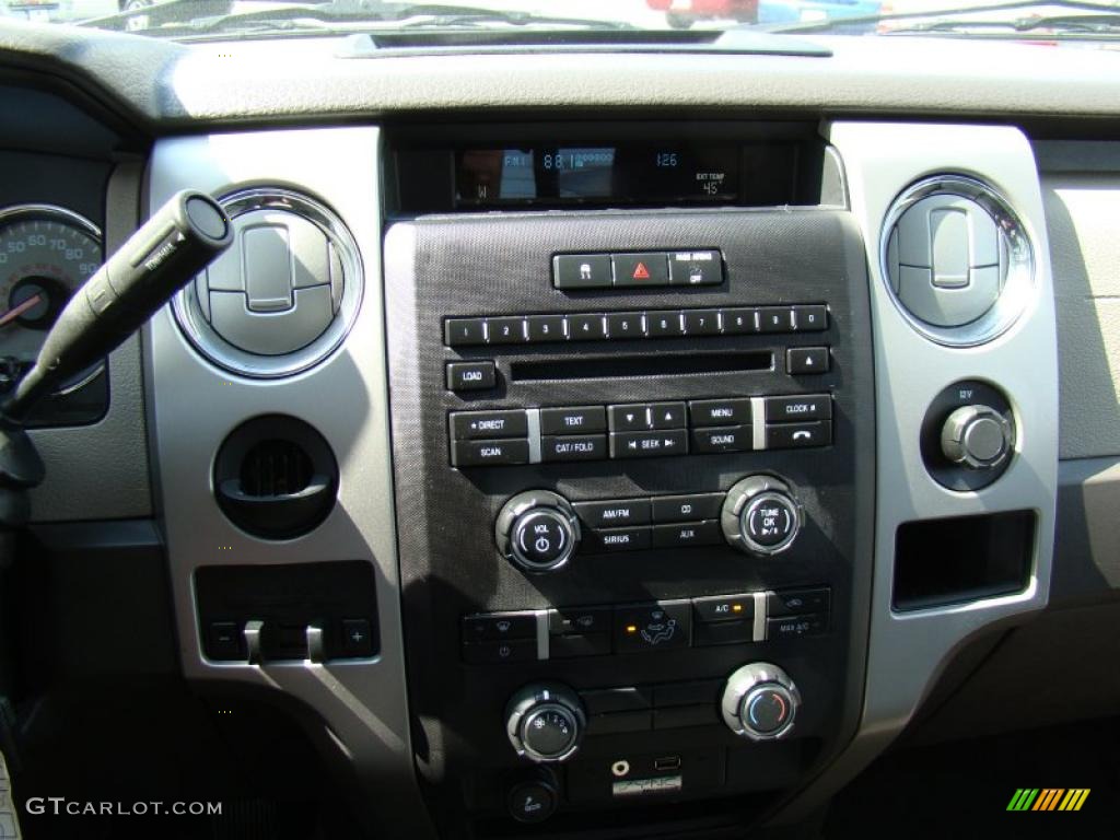 2010 F150 XLT SuperCab - Tuxedo Black / Medium Stone photo #22