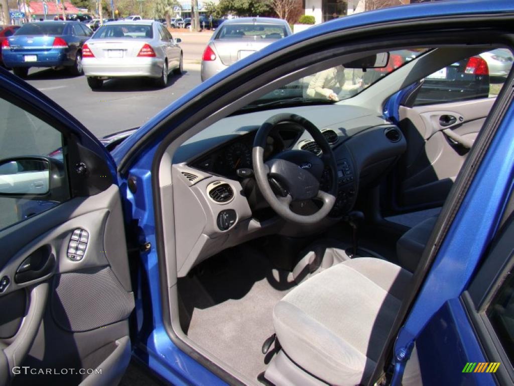 2002 Focus SE Sedan - Malibu Blue Metallic / Medium Graphite photo #8