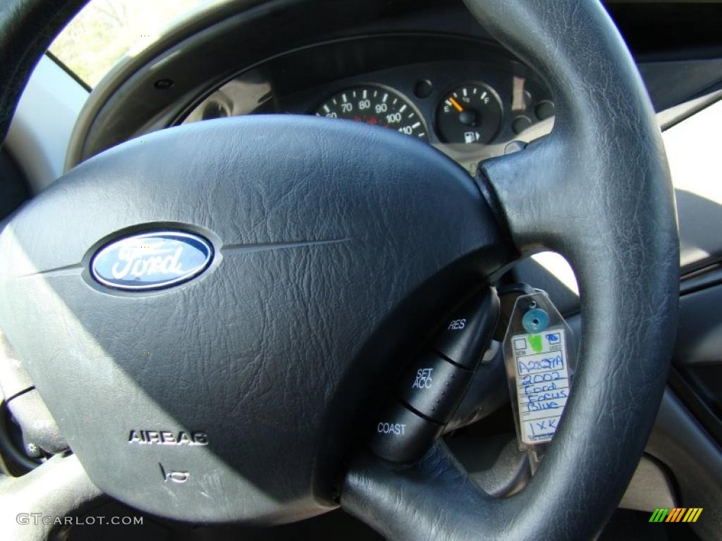 2002 Focus SE Sedan - Malibu Blue Metallic / Medium Graphite photo #23
