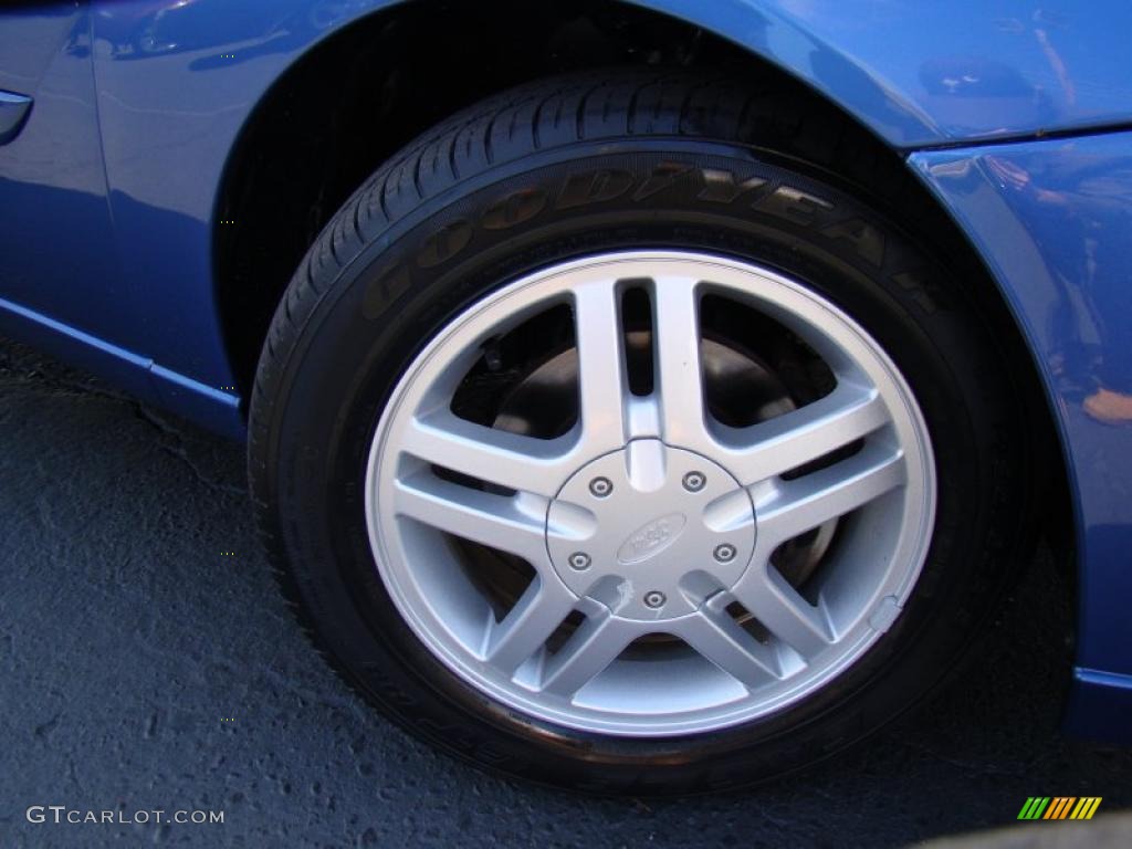 2002 Focus SE Sedan - Malibu Blue Metallic / Medium Graphite photo #28