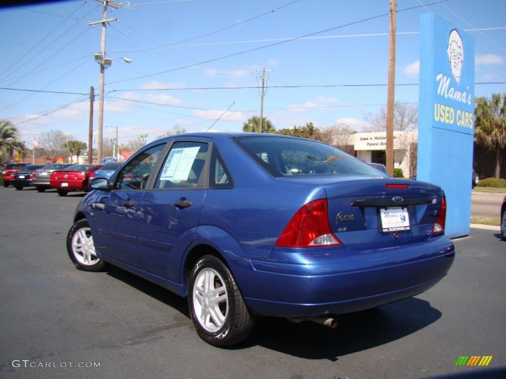 2002 Focus SE Sedan - Malibu Blue Metallic / Medium Graphite photo #31