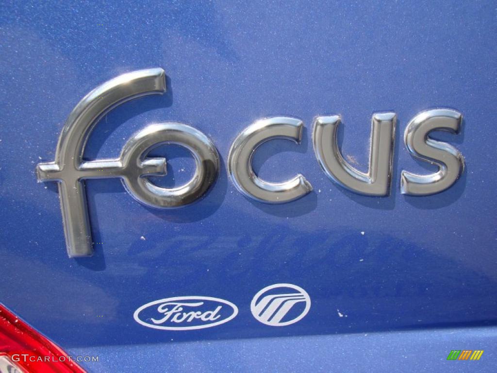 2002 Focus SE Sedan - Malibu Blue Metallic / Medium Graphite photo #32
