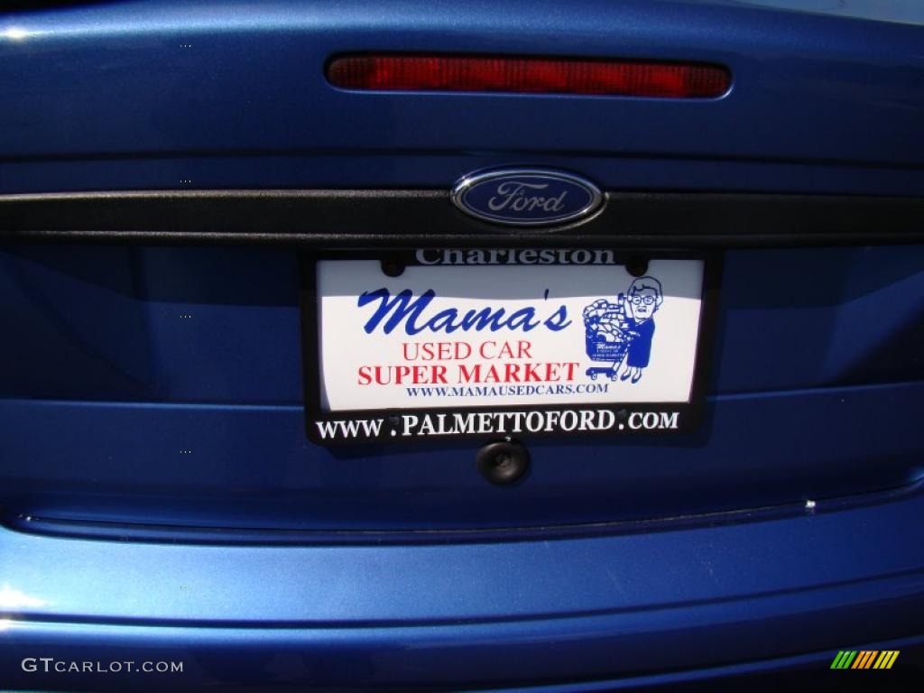 2002 Focus SE Sedan - Malibu Blue Metallic / Medium Graphite photo #34