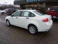 White Suede - Focus SE Sedan Photo No. 2