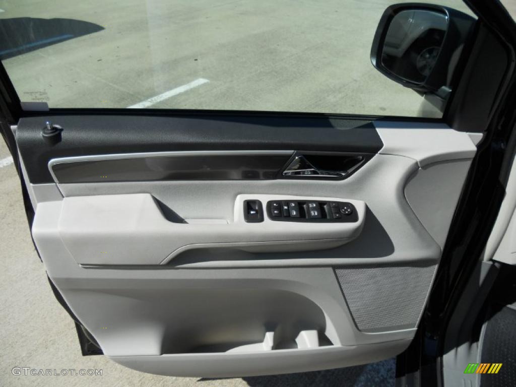 2011 Volkswagen Routan S Aero Gray Door Panel Photo #46607205