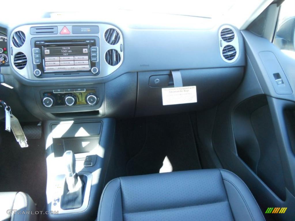 2011 Volkswagen Tiguan SE Charcoal Dashboard Photo #46607494
