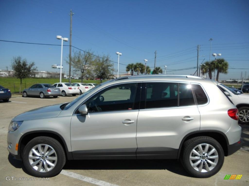 2011 Tiguan SE - White Gold Metallic / Charcoal photo #4