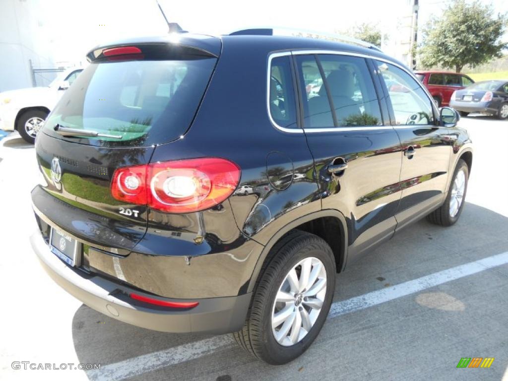 2011 Tiguan SE - Deep Black Metallic / Sandstone photo #7