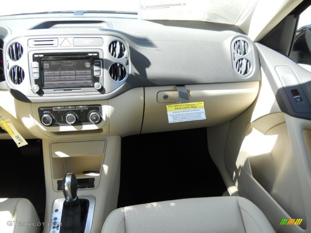 2011 Volkswagen Tiguan SE Sandstone Dashboard Photo #46607902