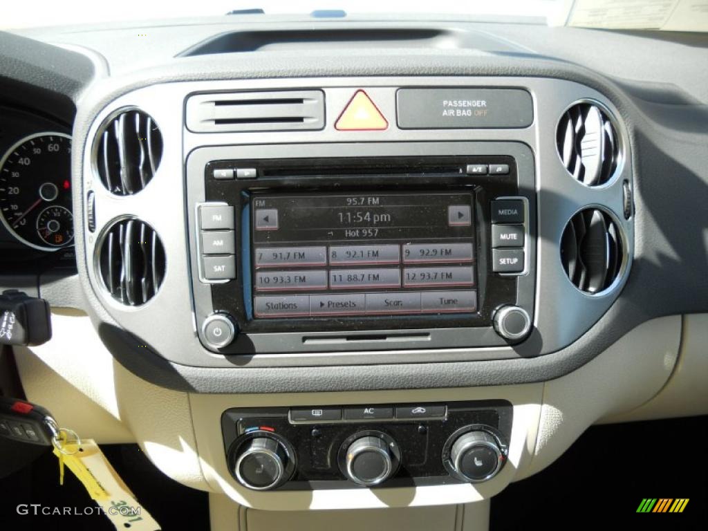 2011 Volkswagen Tiguan SE Controls Photo #46607917
