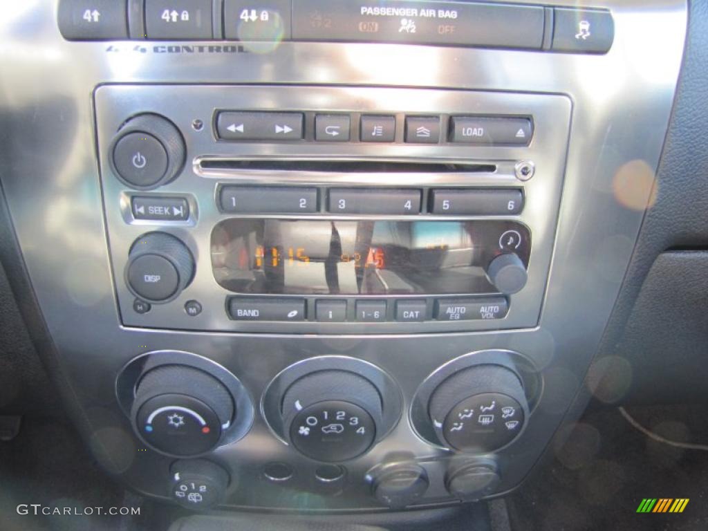 2010 Hummer H3 Standard H3 Model Controls Photo #46613653