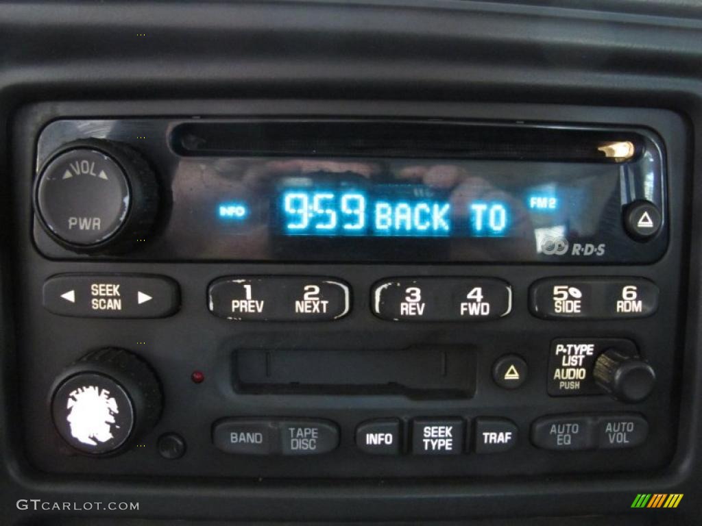 2003 Silverado 1500 LS Extended Cab 4x4 - Summit White / Dark Charcoal photo #19