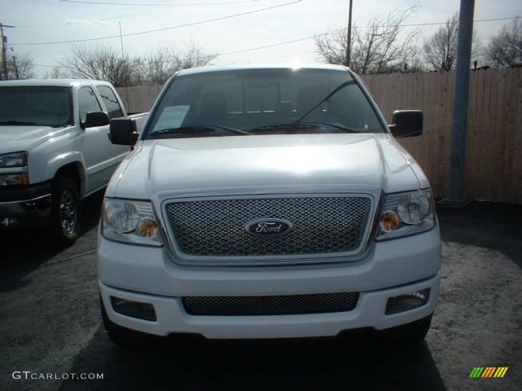 2004 F150 Lariat SuperCrew - Oxford White / Black photo #2