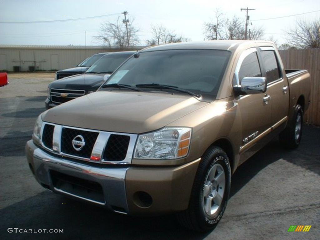 2005 Titan SE Crew Cab - Copper / Graphite/Titanium photo #3