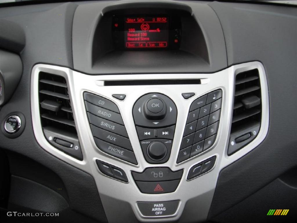 2011 Ford Fiesta SES Hatchback Controls Photo #46620562