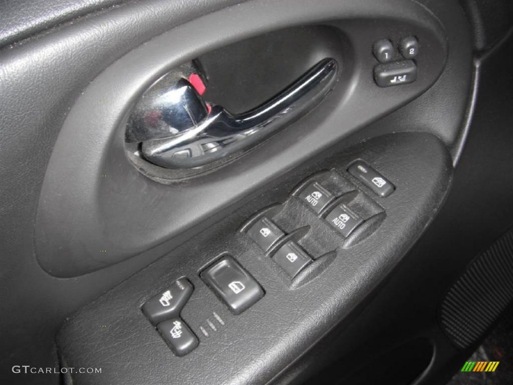 2007 Chevrolet TrailBlazer SS Controls Photo #46621519