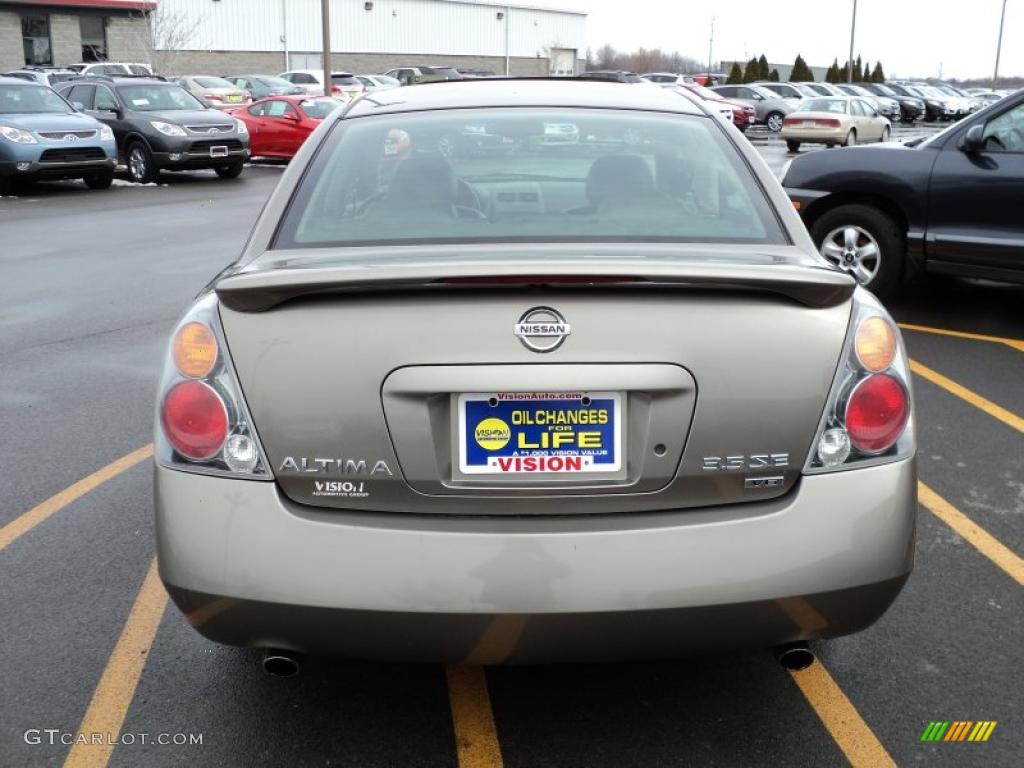 2002 Altima 3.5 SE - Velvet Beige / Charcoal Black photo #9