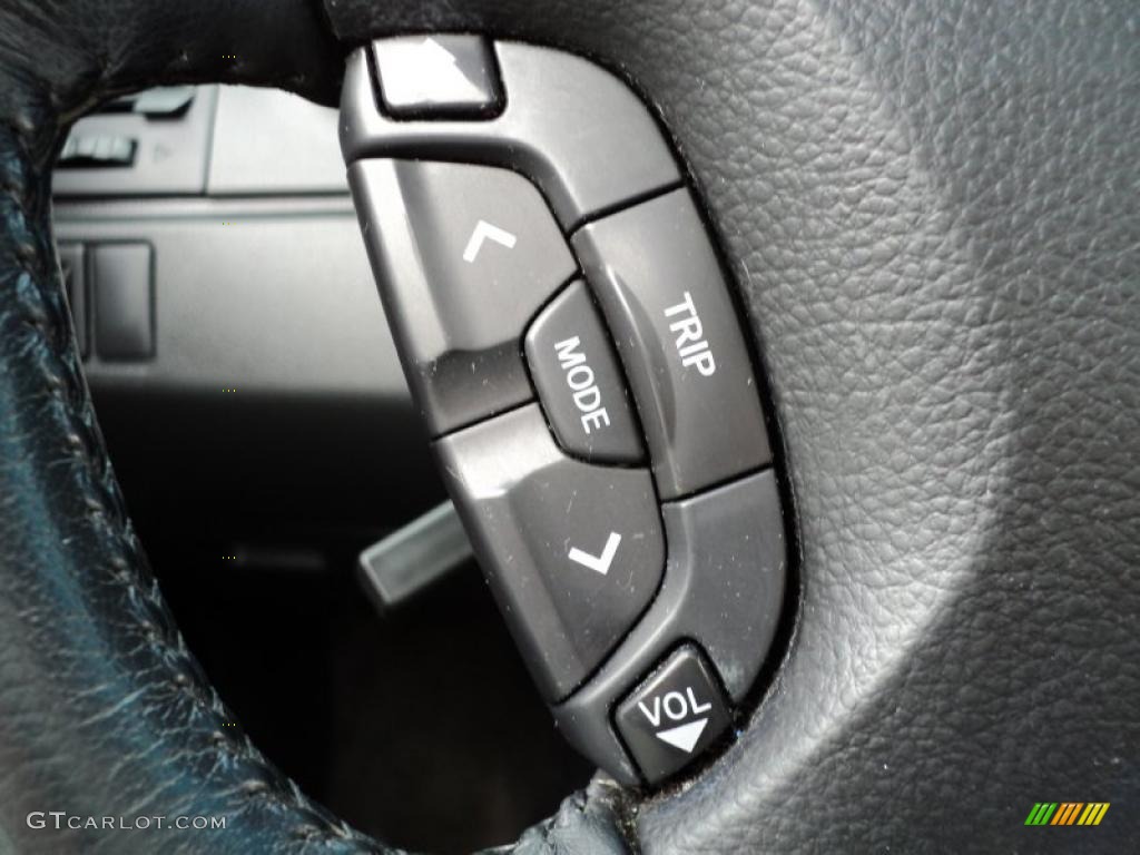 2002 Nissan Altima 3.5 SE Controls Photo #46623559