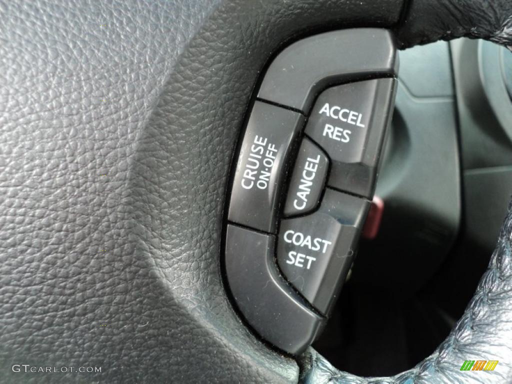 2002 Nissan Altima 3.5 SE Controls Photo #46623568