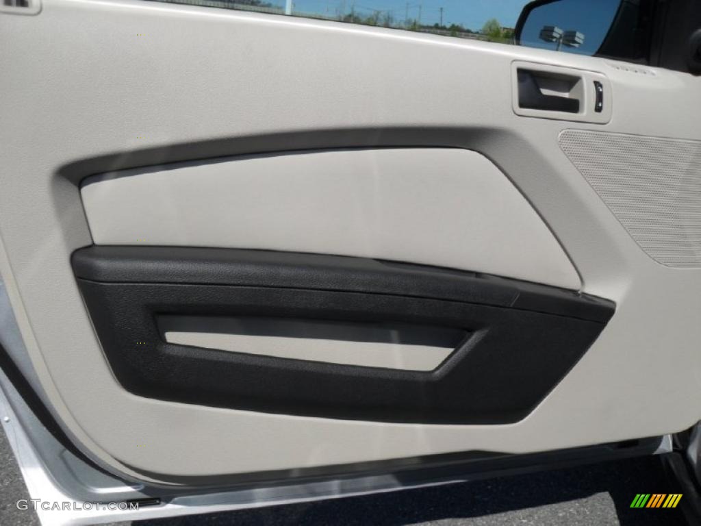 2010 Ford Mustang V6 Coupe Stone Door Panel Photo #46624381