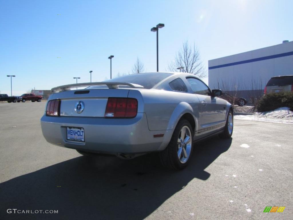 2006 Mustang V6 Deluxe Coupe - Satin Silver Metallic / Dark Charcoal photo #6