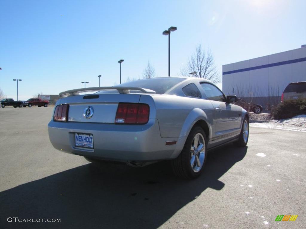 2006 Mustang V6 Deluxe Coupe - Satin Silver Metallic / Dark Charcoal photo #7
