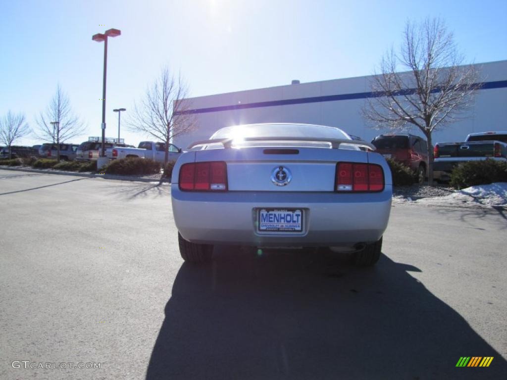 2006 Mustang V6 Deluxe Coupe - Satin Silver Metallic / Dark Charcoal photo #8