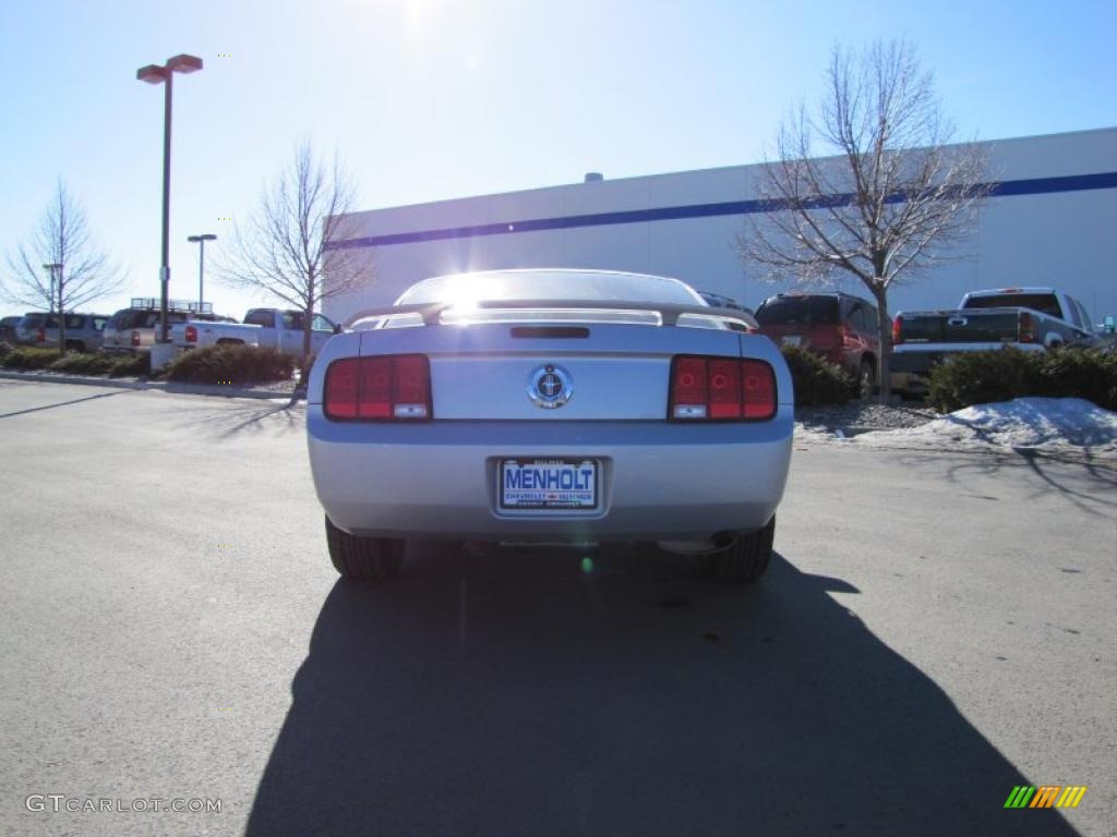 2006 Mustang V6 Deluxe Coupe - Satin Silver Metallic / Dark Charcoal photo #9