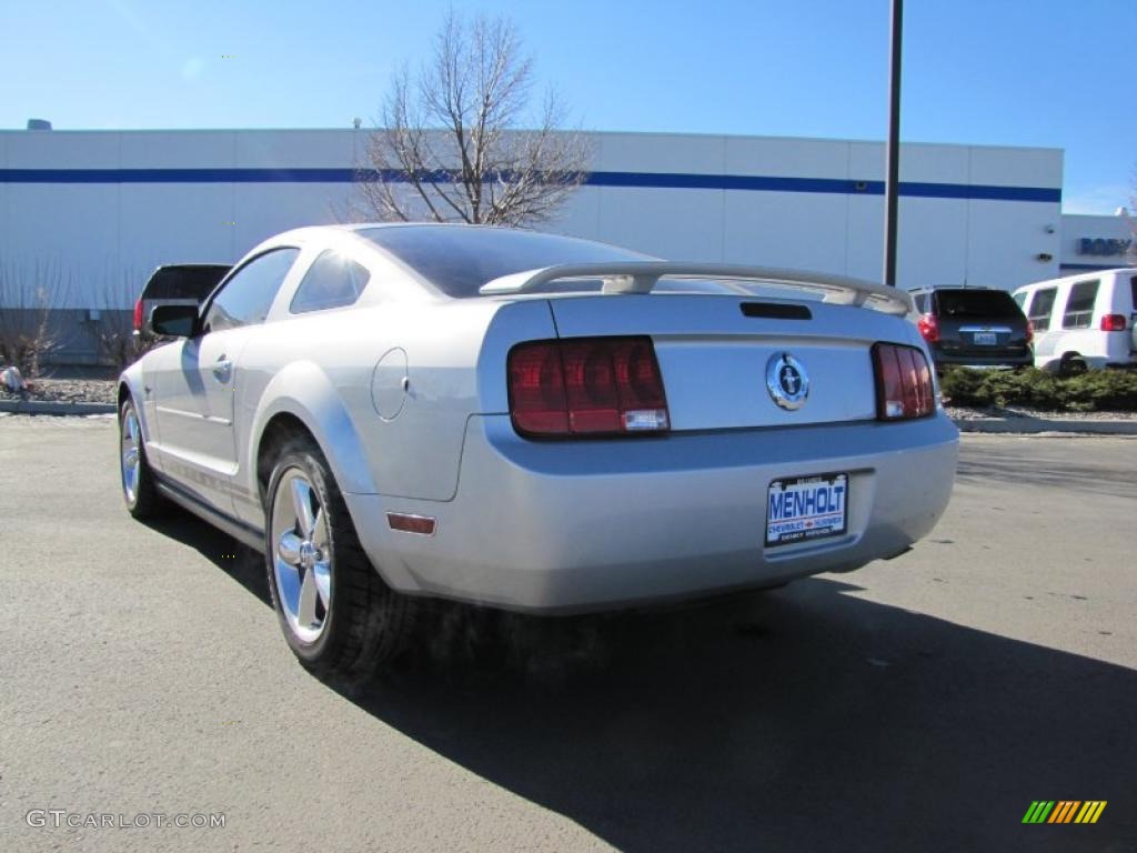 2006 Mustang V6 Deluxe Coupe - Satin Silver Metallic / Dark Charcoal photo #10