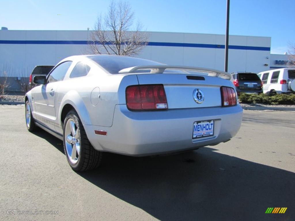 2006 Mustang V6 Deluxe Coupe - Satin Silver Metallic / Dark Charcoal photo #11