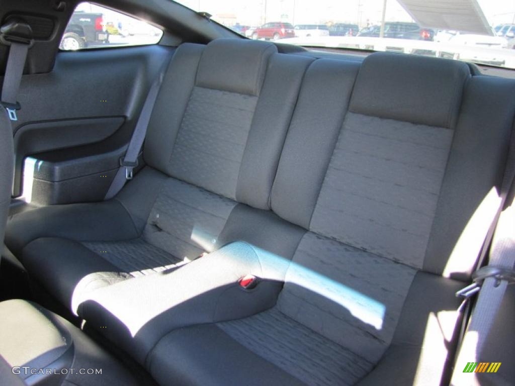 2006 Mustang V6 Deluxe Coupe - Satin Silver Metallic / Dark Charcoal photo #13