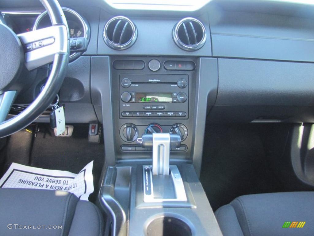 2006 Mustang V6 Deluxe Coupe - Satin Silver Metallic / Dark Charcoal photo #15