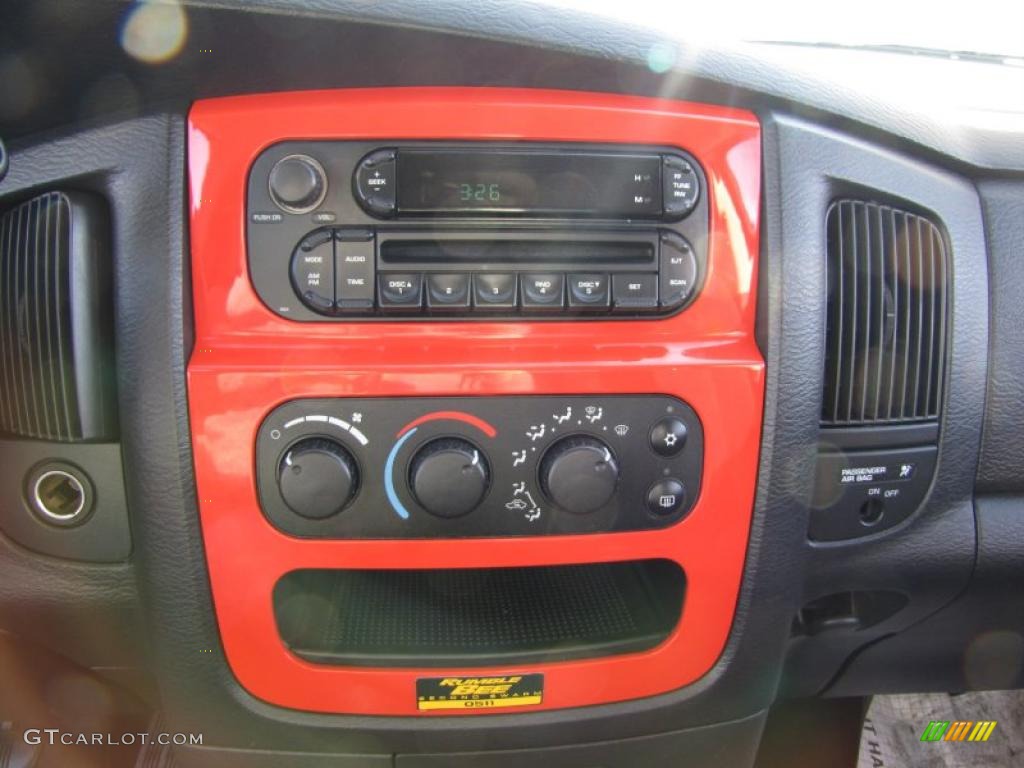 2005 Dodge Ram 1500 SLT Rumble Bee Regular Cab Controls Photo #46626100