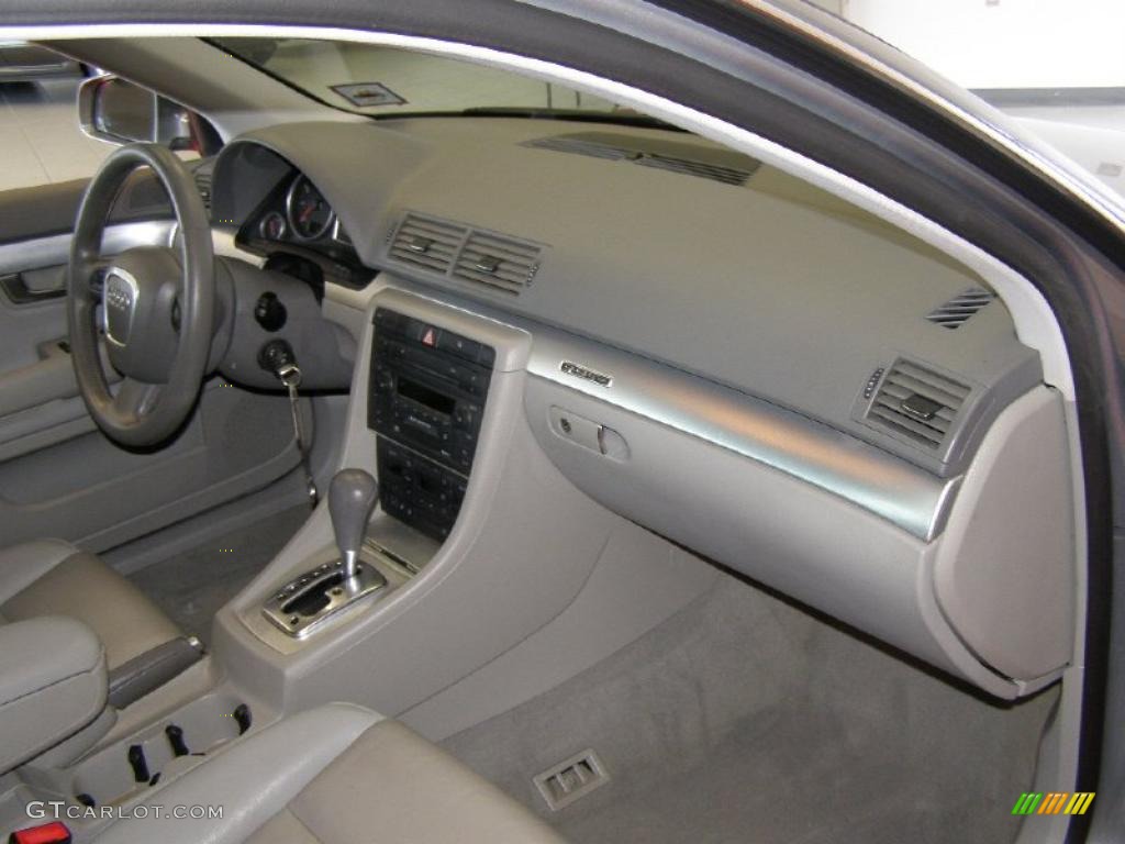2005 Audi A4 2.0T quattro Sedan Platinum Dashboard Photo #46626310