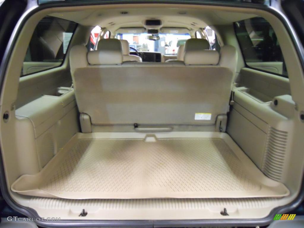 2004 Chevrolet Suburban 1500 Z71 4x4 Trunk Photo #46634381
