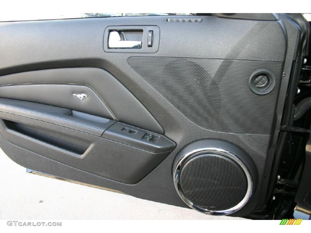 2010 Ford Mustang GT Premium Convertible Charcoal Black/Cashmere Door Panel Photo #46634993