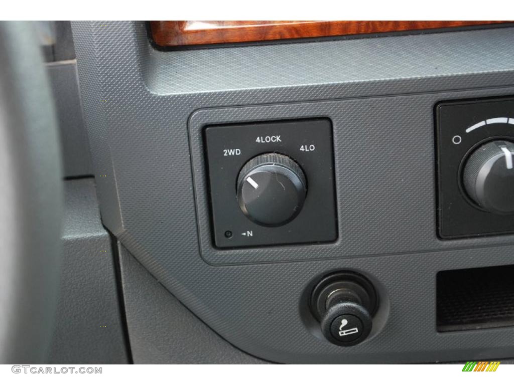 2006 Dodge Ram 2500 SLT Mega Cab 4x4 Controls Photo #46637018