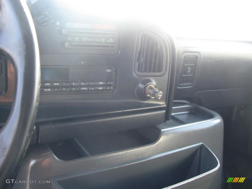 1994 Econoline E250 Cargo Van - White / Gray photo #16