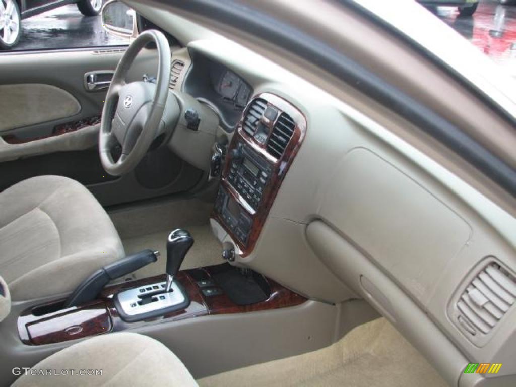 Beige Interior 2007 Nissan Versa S Photo #46642796