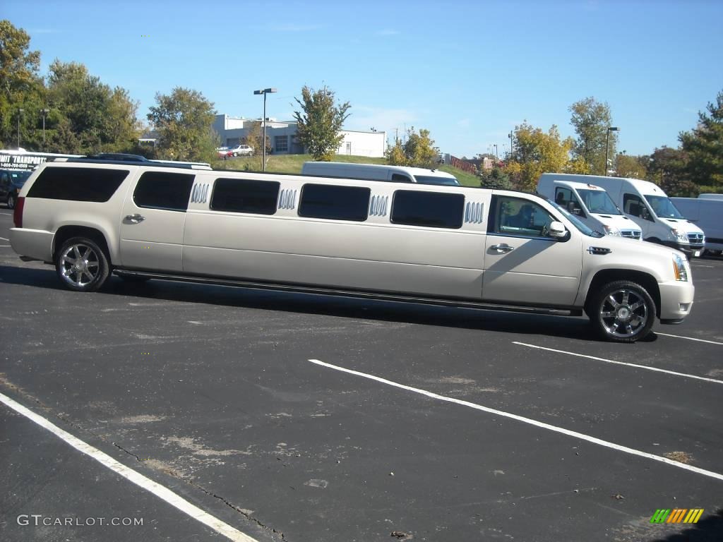 White Diamond 2007 Cadillac Escalade ESV AWD Limousine Exterior Photo #46642868