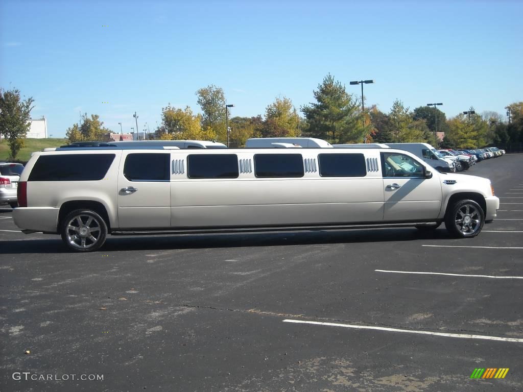 White Diamond 2007 Cadillac Escalade ESV AWD Limousine Exterior Photo #46642937