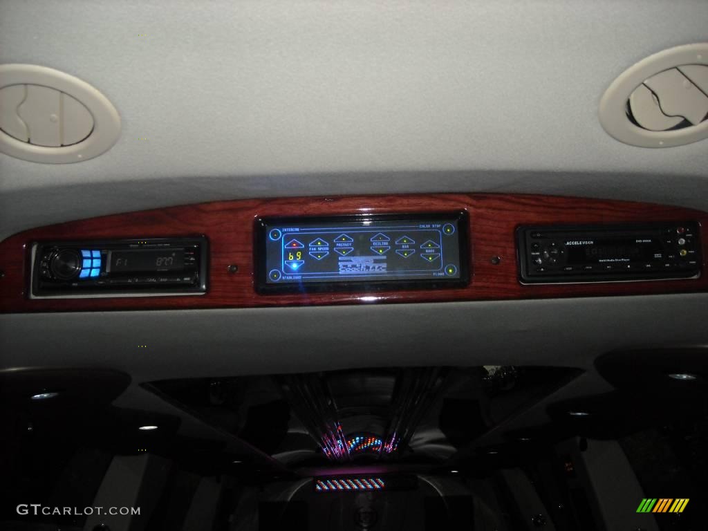 2007 Cadillac Escalade ESV AWD Limousine Controls Photo #46642991
