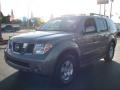 2005 Avalanche White Nissan Pathfinder LE  photo #5