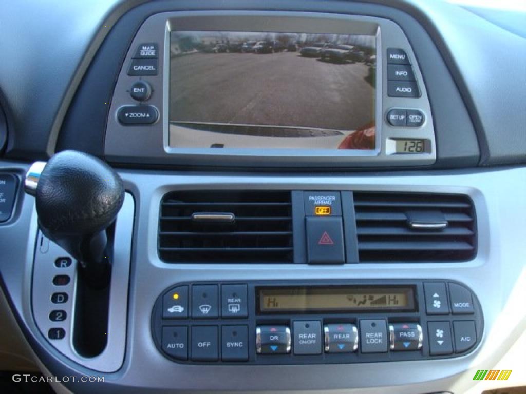 2010 Honda Odyssey Touring Controls Photo #46646387