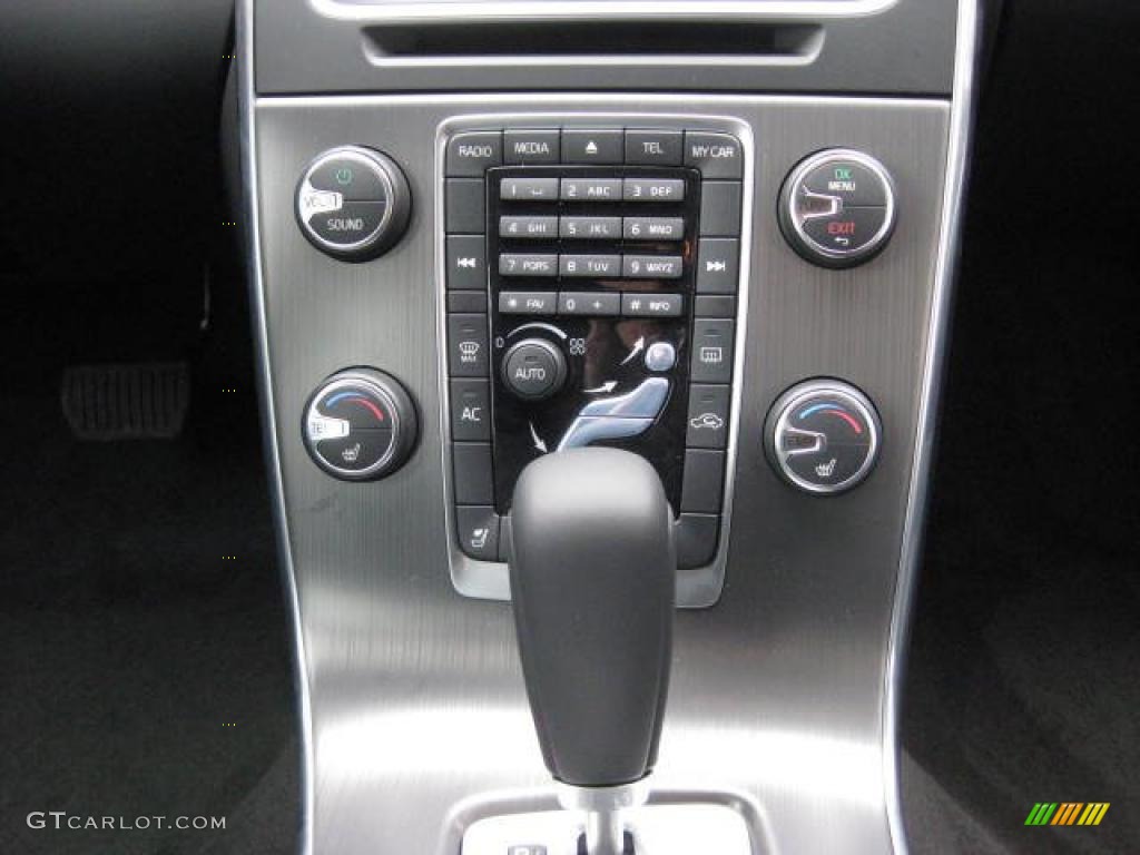 2012 Volvo S60 T5 Controls Photo #46647098