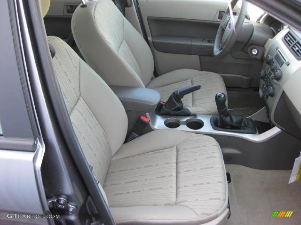 Medium Stone Interior 2011 Ford Focus SE Sedan Photo #46647416