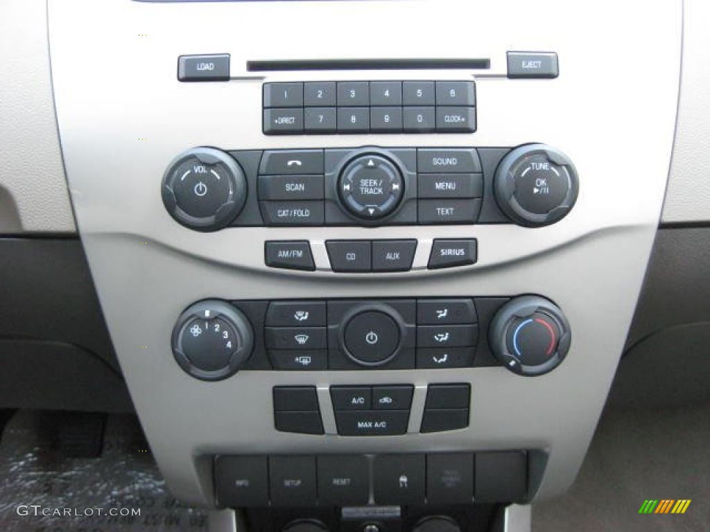 2011 Ford Focus SE Sedan Controls Photo #46647458