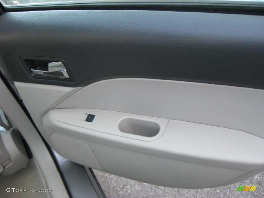 2008 Fusion SE V6 - Vapor Silver Metallic / Medium Light Stone photo #24