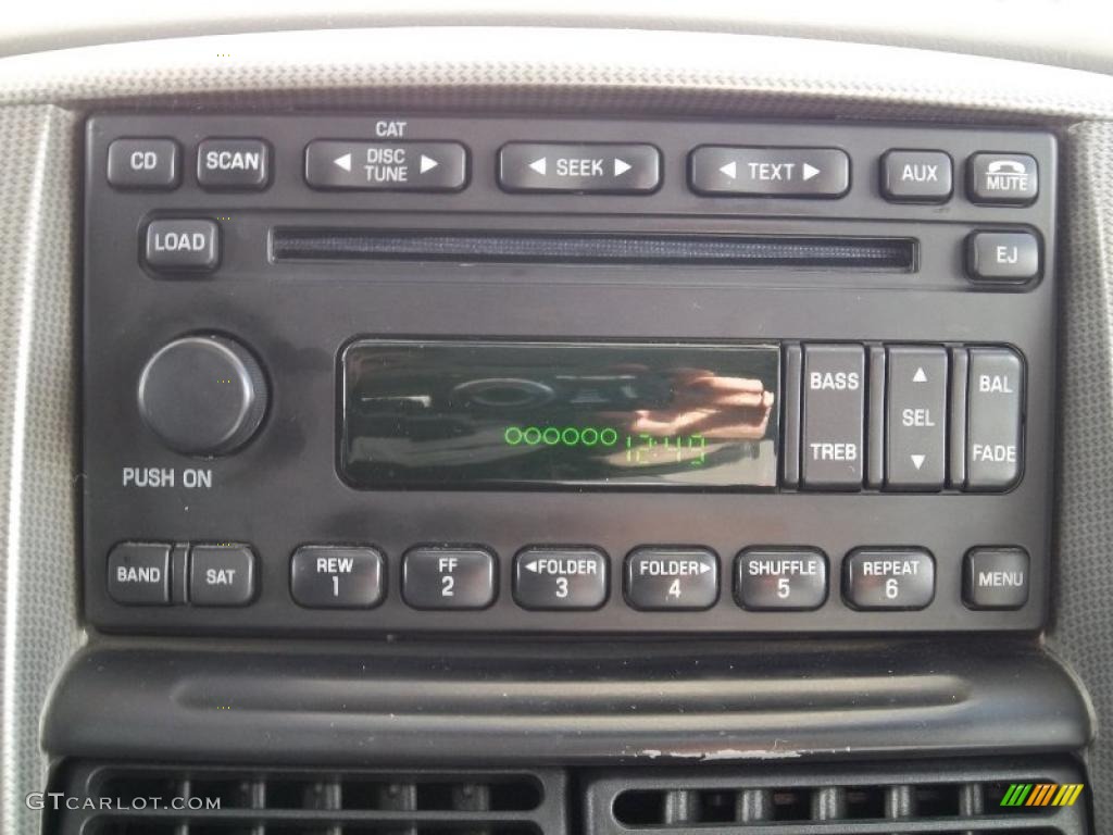 2005 Ford Explorer XLT 4x4 Controls Photo #46650194