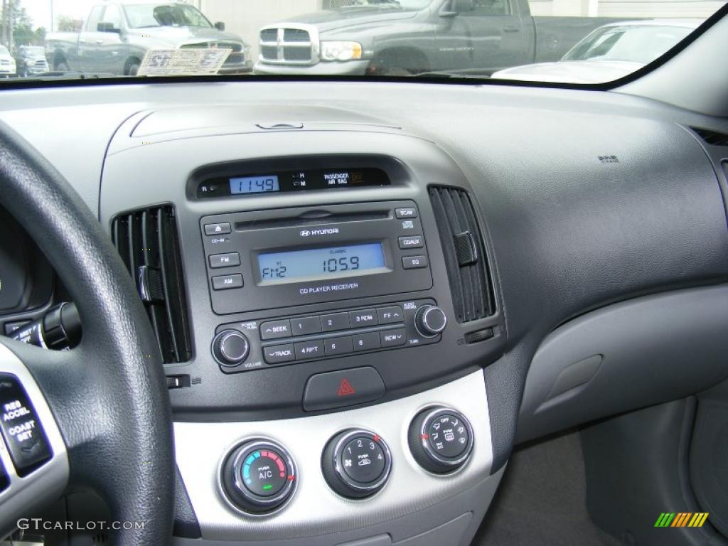 2007 Hyundai Elantra GLS Sedan Controls Photo #46650392